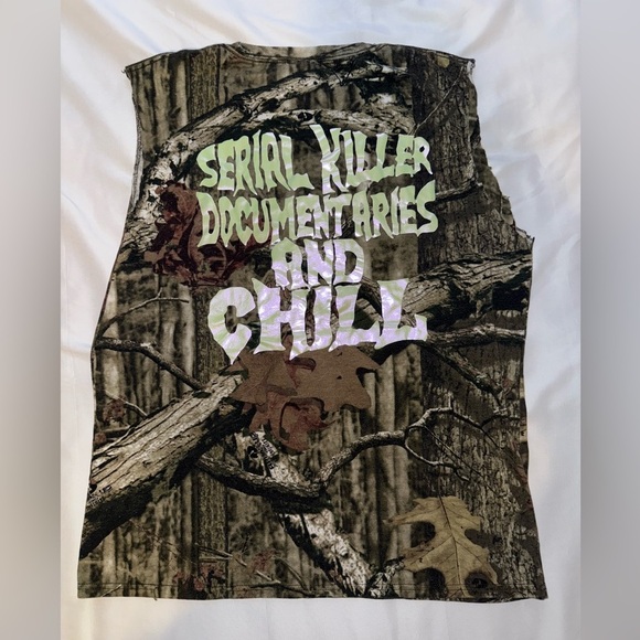 Mossy Oak Women's Forest Camo Cut Off Tank Top With Graphic Size Large - Picture 1 of 5